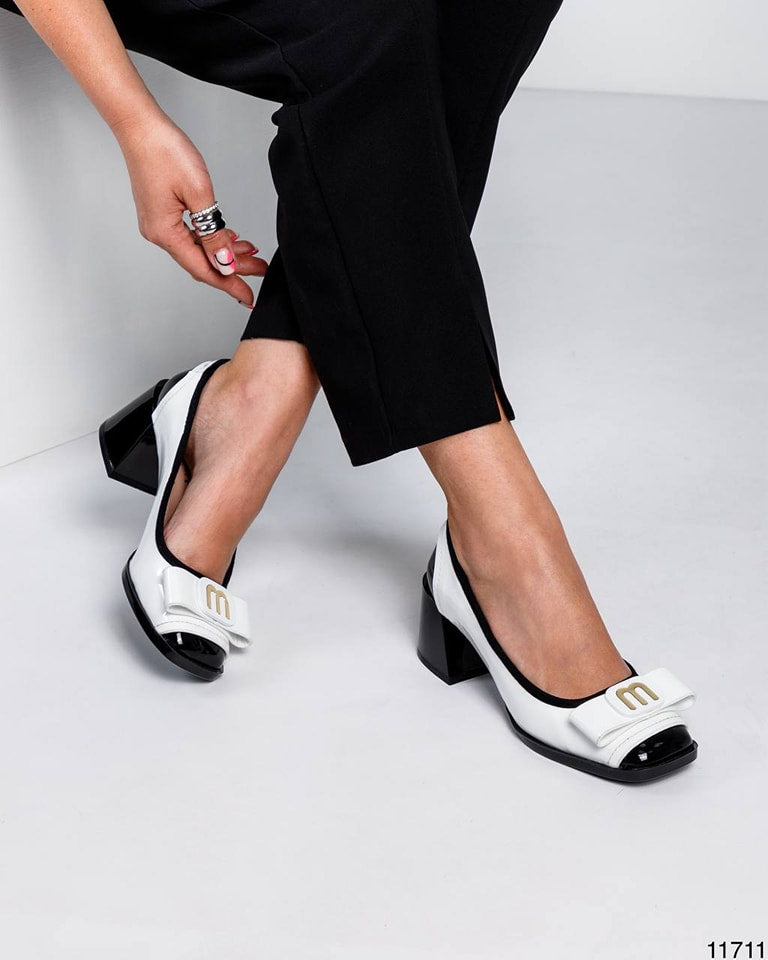 Low heel glossy leather loafers