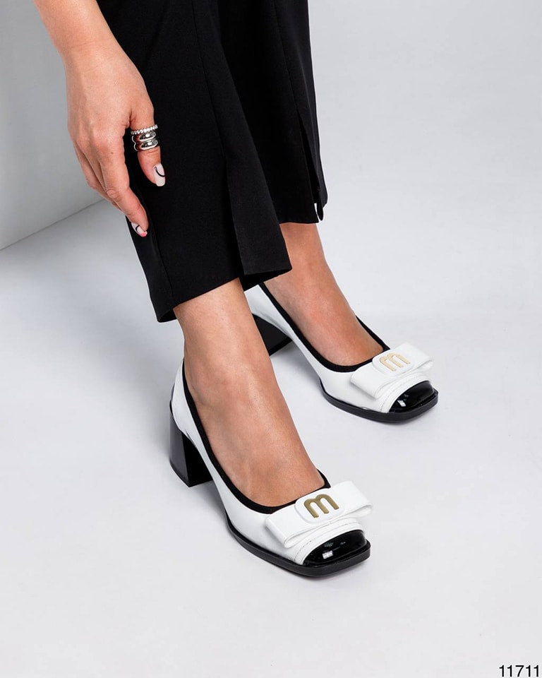 Low heel glossy leather loafers