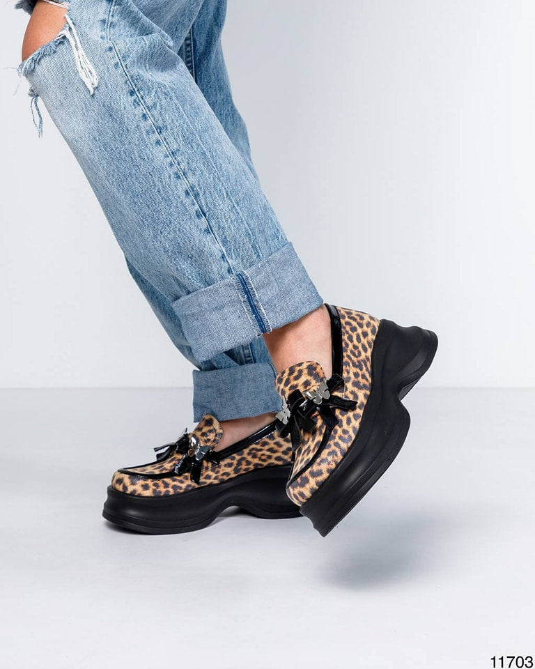 Soft-soled butterfly-embellished leopard print casual shoes