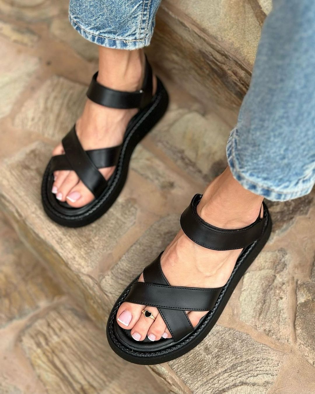 Velcro leather cross sandals – halloye