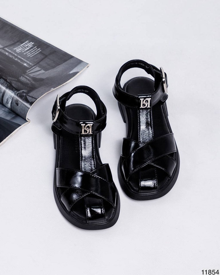 Glossy leather buckle sandals