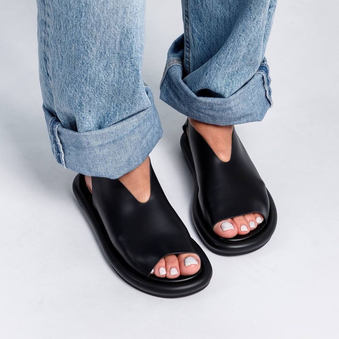 Pure black back zipper casual sandals