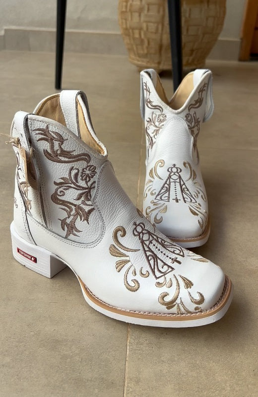 Gold embroidered durable leather boots