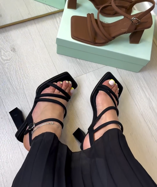 Low heel fashionable casual sandals