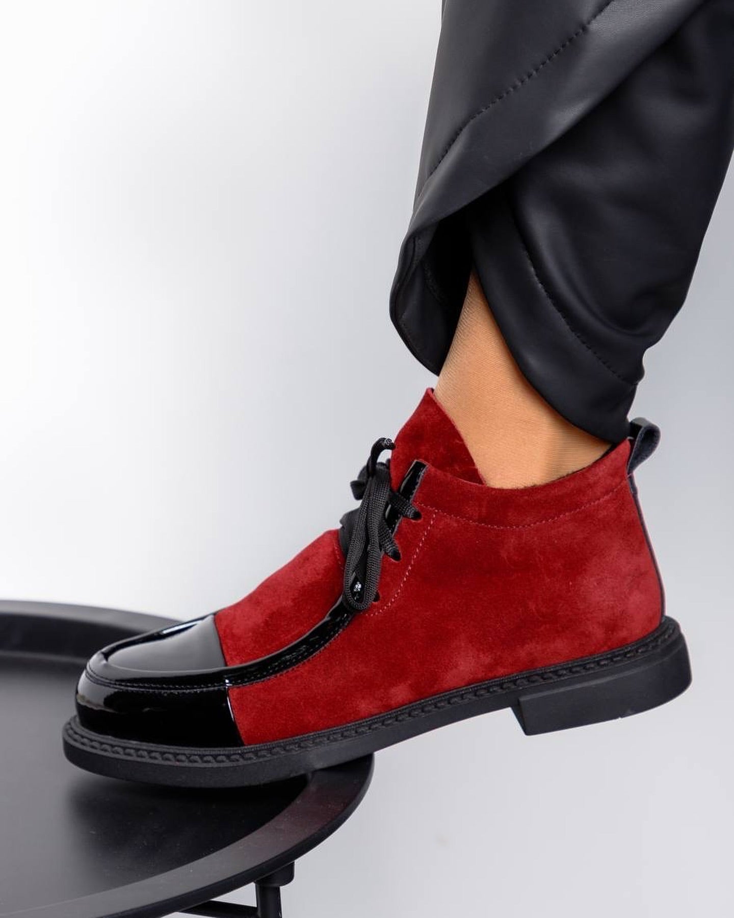 Eye-catching red comfortable suede soft-soled shoes