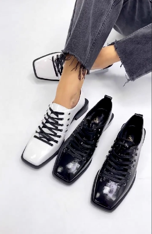 Versatile patent leather lace-up casual shoes