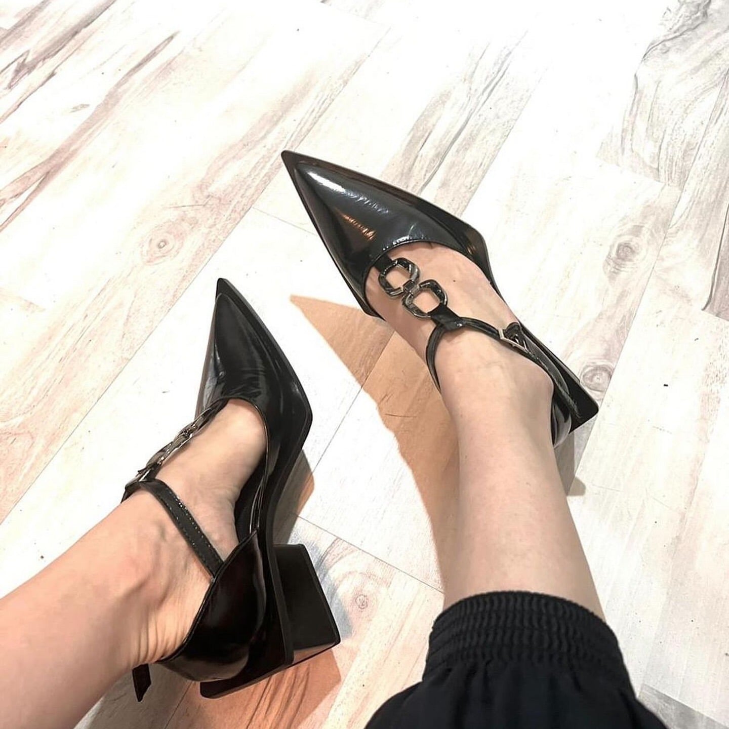 Chic low heel pointed toe leather sandals