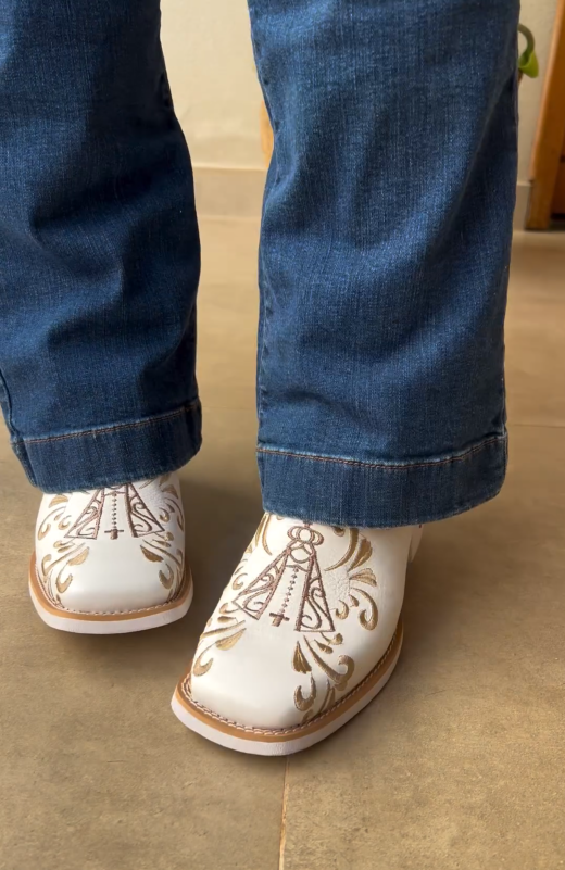 Gold embroidered durable leather boots