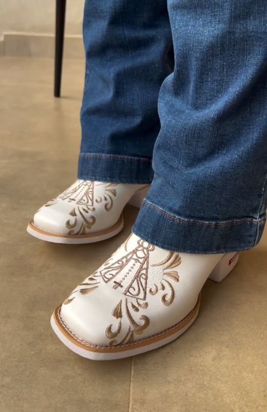 Gold embroidered durable leather boots