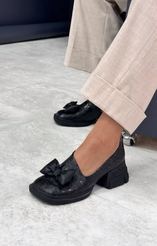 Chic leather bow loafers