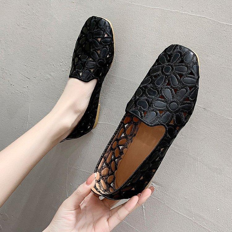 Shallow flat hollow shoes