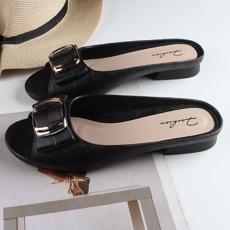 Elegant and comfortable casual flats