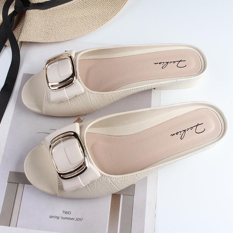 Elegant and comfortable casual flats