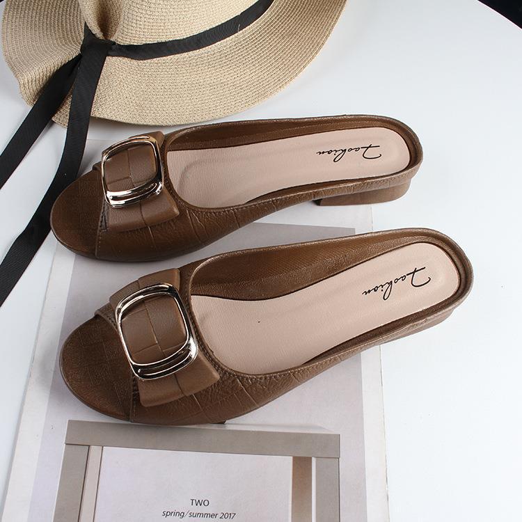 Elegant and comfortable casual flats