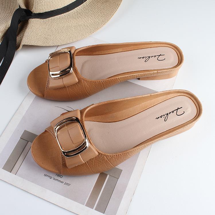 Elegant and comfortable casual flats